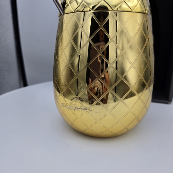 Gold Finish Pineapple Tumbler Cocktail Cup with Straw 17oz - Picture 10 of 10